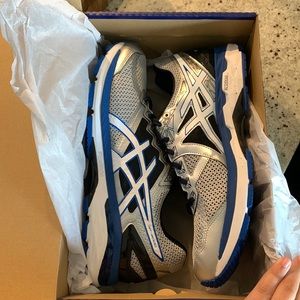 ASICS GT-2000 4 Silver/white/royal Mens size 11 - never worn!